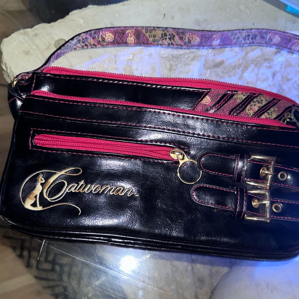 Catwoman purse vintage y2k patent leather pink detail multiple pockets ! so cute